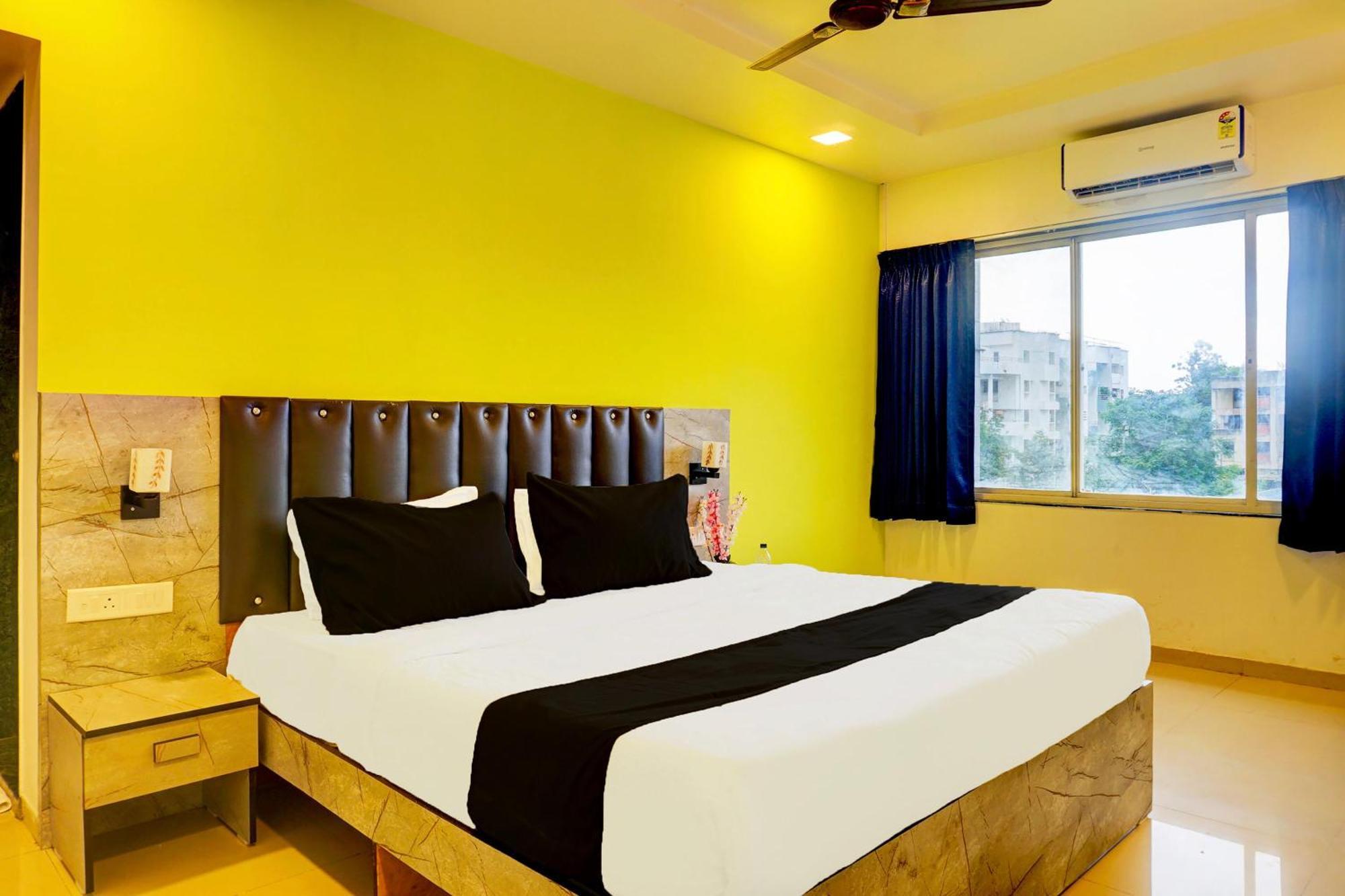 Super Collection O Vardhan Plaza Yerandwane Exterior foto